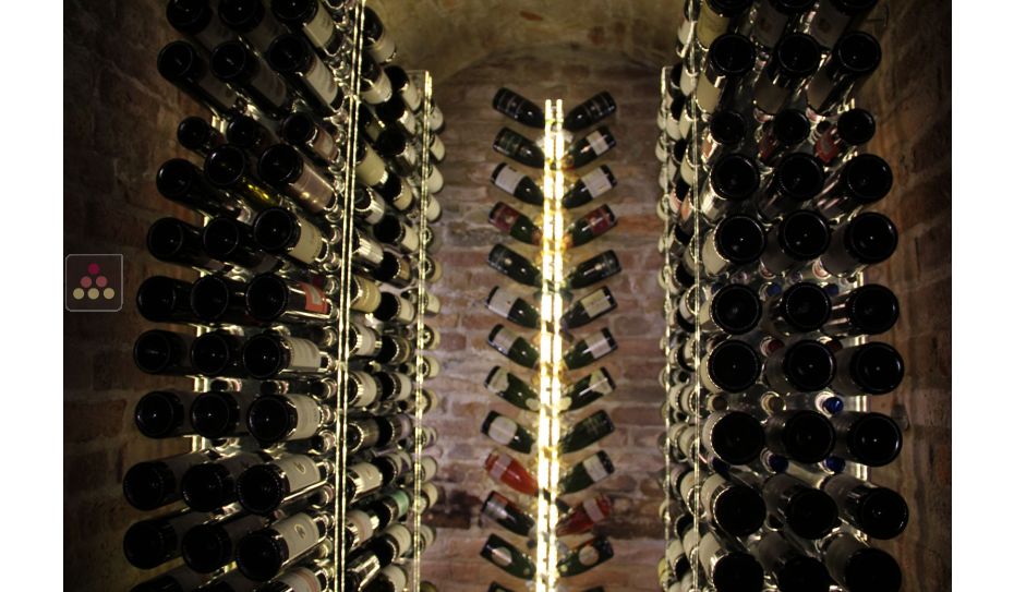 Colonne porte-bouteilles en plexiglas avec fixation sol/plafond pour 136 bouteilles de champagne - Hauteur 2700 mm