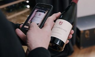 Caves à vin connectées avec clayettes intelligentes