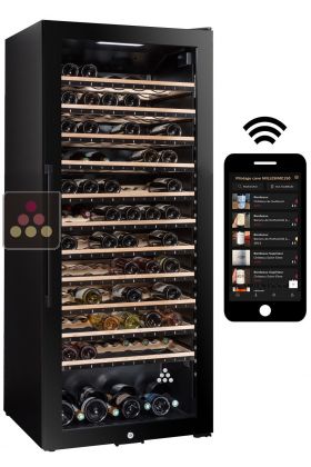 Cave à vin mono ou multi-températures de service et de conservation connectée avec clayettes intelligentes