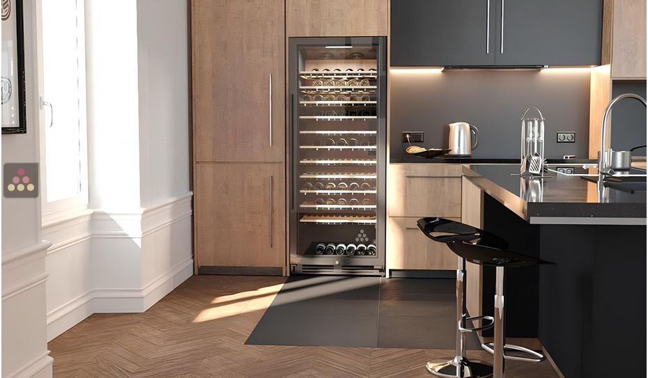 Cave à vin mono-température de service et de conservation enchassable connectée avec clayettes intelligentes