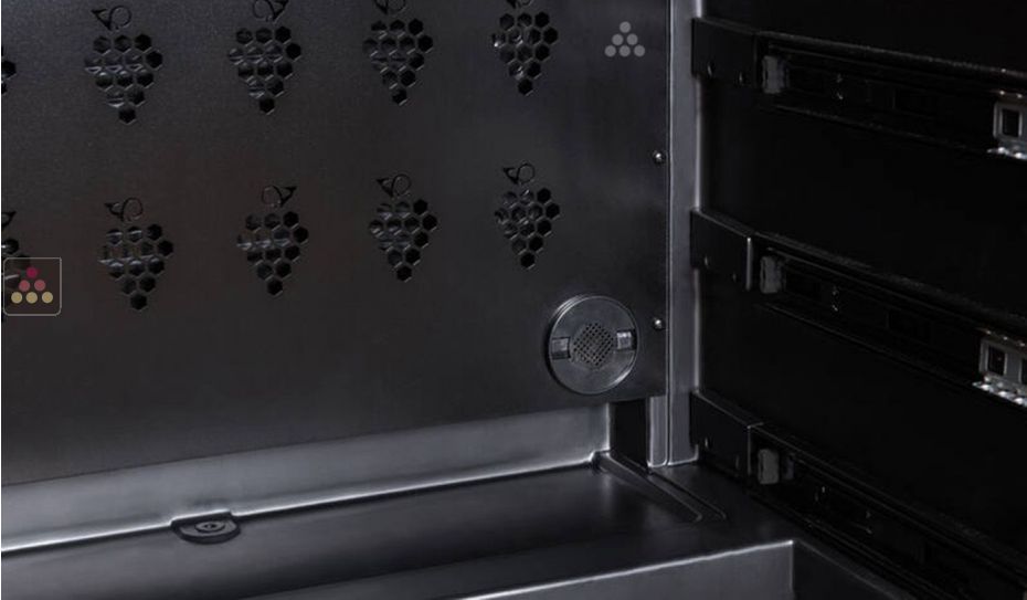 Cave à vin mono-température de service et de conservation connectée avec clayettes intelligentes