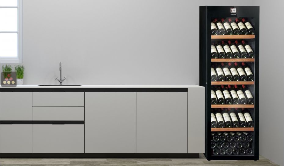 Cave à vin multi-températures de service et de conservation