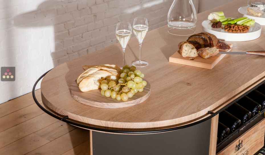 Comptoir de dégustation en Chêne massif avec modules de rangement et seaux à Champagne intégrés