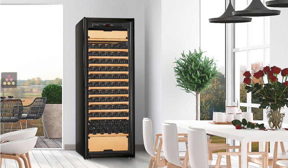 Cave à vin multi-usages de vieillissement, de service des vins frais et de chambrage des vins rouges - 3 températures - Clayettes coulissantes